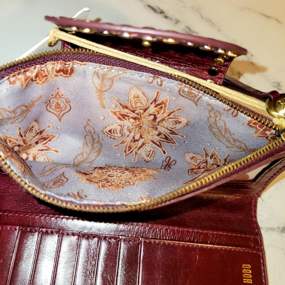 NWT HOBO Shiny Deep Plum & Metal Accts Bi-fold Leather Wallet w/Zipper Pouch - Picture 5 of 8